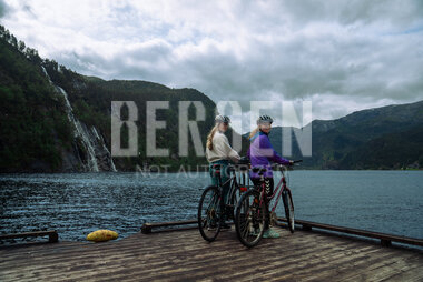 På sykkeltur i Modalen kommune nord for Bergen