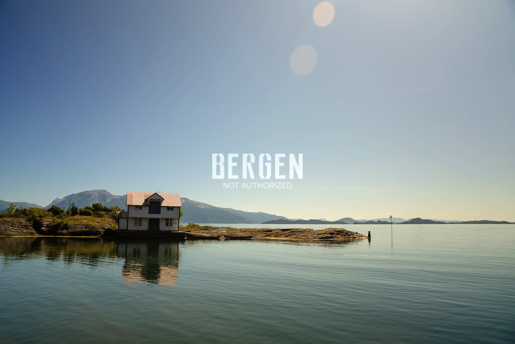 Utsikt til holme, tatt fra Årbakka Handelsstad på Tysnes 