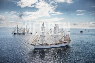 Statsraad Lehmkuhl og andre skip på havet