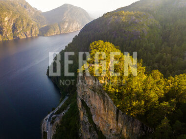 Fjelltur til "Slottet" i Modalen kommune utenfor Bergen