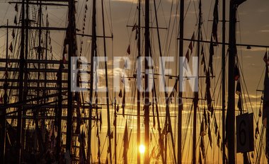 Skipsmaster i kveldssol