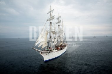 Statsraad Lehmkuhl på havet