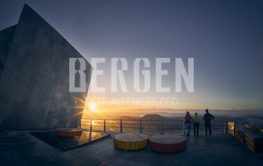 Fjelltur på Ulriken i solnedgang