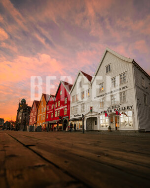 Bryggen i solnedgang