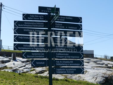 Skiltstativ på Fedje utenfor Bergen