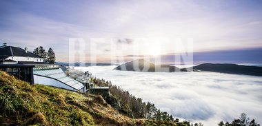 Fløyen over tåkehav