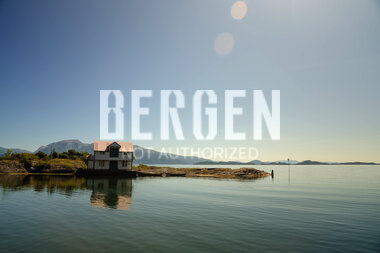 Utsikt til holme, tatt fra Årbakka Handelsstad på Tysnes 