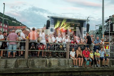Publikum på konsert på fisketorget