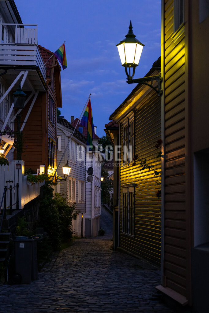 Kveldsstemning i ett av Bergens mange smau