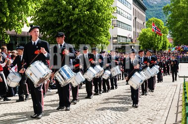 Buekorps på 17. mai feiring i Bergen