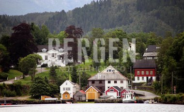 Fotlandsvåg med Fjordslottet