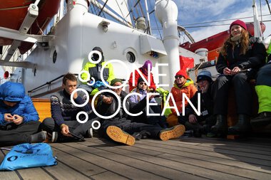 Workshop på dekk på vei mot Pond Inlet 