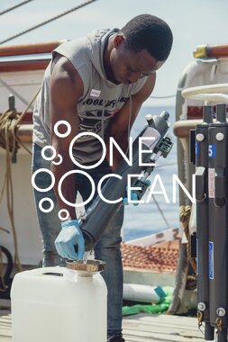  Vannprøver med rosette og CTD