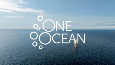  Statsraad Lehmkuhl for fulle seil.  FNs havtiår-logo på seil. Etappe: Nuuk – St. John’s, august 2025