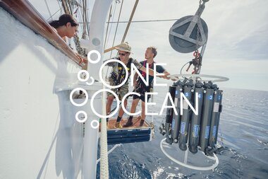  Vannprøver med rosette og CTD