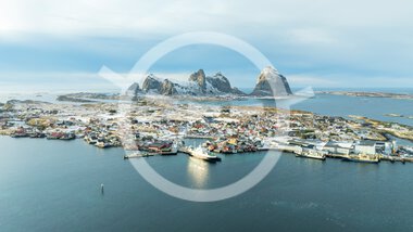 Husøy and the Træna Mountains