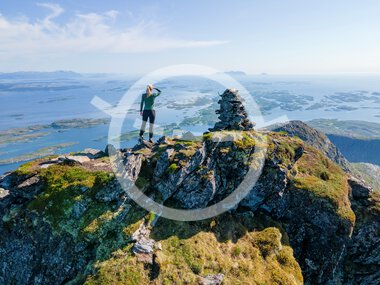 Mountain hike to Dønnamannen