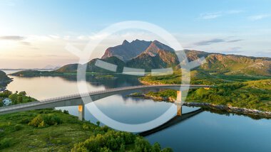 Dønnamannen seen from Herøy
