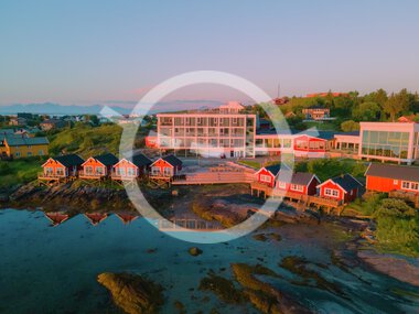 Midnight sun at Lovund Hotel