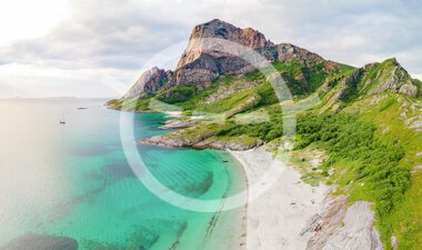 The mountain Rødøyløva and Storsanden beach