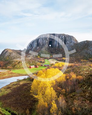 Torghatten in autumn