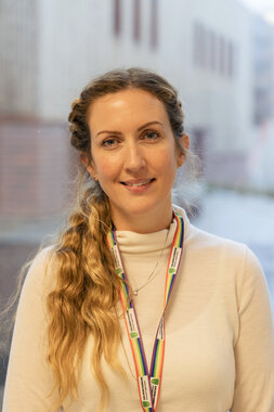 Portrett av Iselin, lærer ved Marikollen ungdomsskole