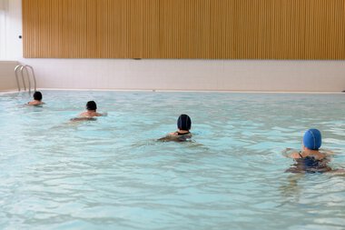 Svømmere i Marikollen bad