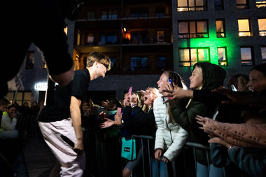 Konsert på torget i forbindelse med åpningen av Ravinen