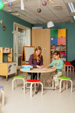 Barnehageansatt og barn