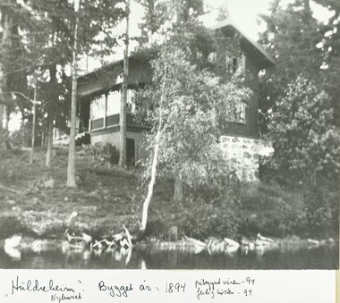 Huldreheim fotografert fra vannet