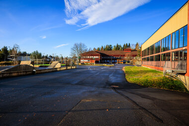 Sandbekken ungdomsskole og Sandbekkhallen