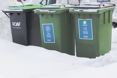 ROAF avfallsbeholdere i snøen