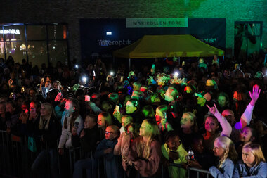 Konsert på torget i forbindelse med åpningen av Ravinen