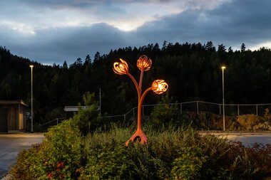 Utendørs kunst på Fjerdingby skole og ressursavdeling