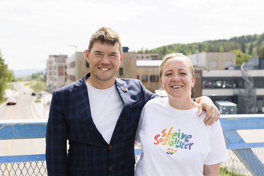 Ordfører Ståle Grøtte og initativtaker til Rælingen Pride, Hilde Åstrøm