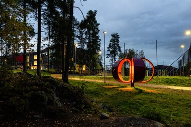 Utendørs kunst på Fjerdingby skole og ressursavdeling