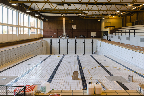 Tømming av bassenget i Sandbekkhallen