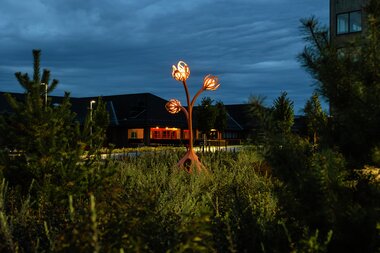 Utendørs kunst på Fjerdingby skole og ressursavdeling