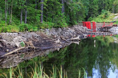 Rehabiliterer demninger i Ramstadsjøen