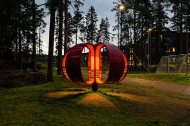 Utendørs kunst på Fjerdingby skole og ressursavdeling