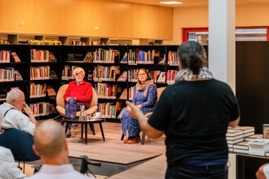 Odd Karsten Tveit på biblioteket