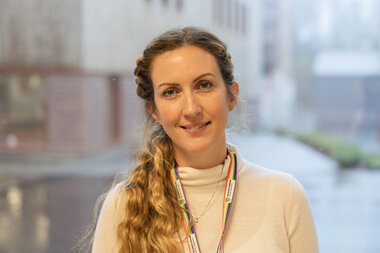 Portrett av Iselin, lærer ved Marikollen ungdomsskole