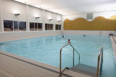 Marikollen bad med svømmere