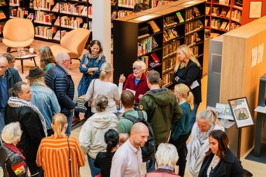 Odd Karsten Tveit på biblioteket