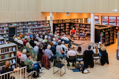 Odd Karsten Tveit på biblioteket