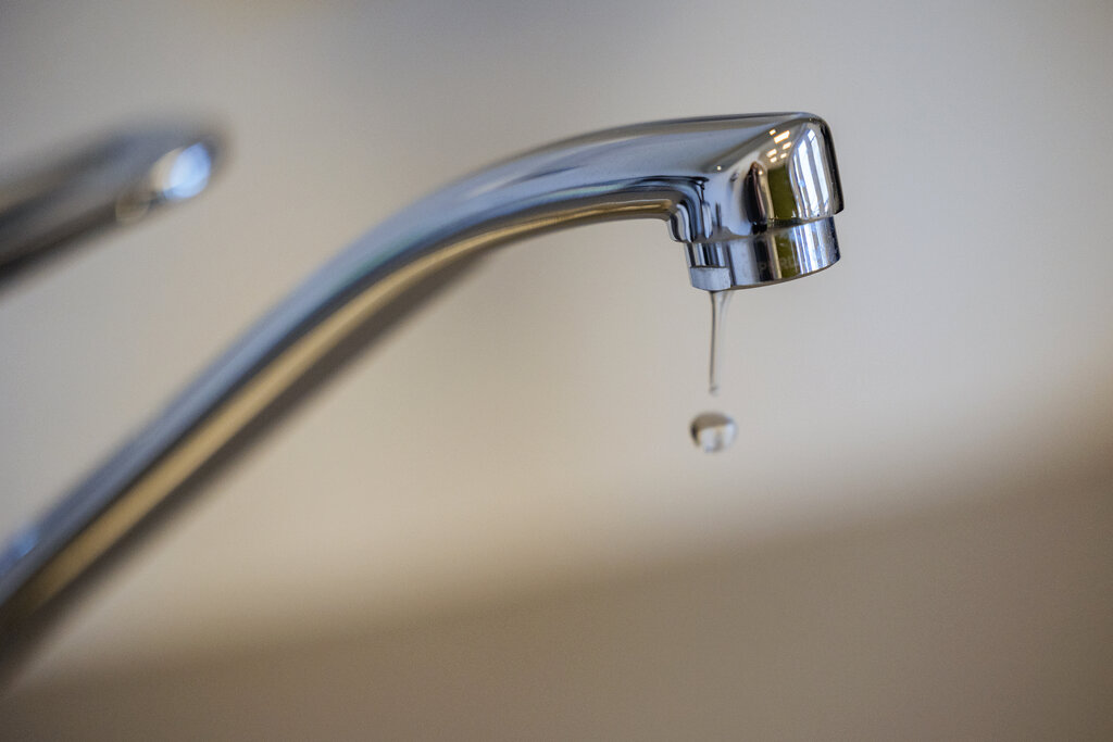 Kran med rennende vann