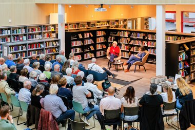 Odd Karsten Tveit på biblioteket