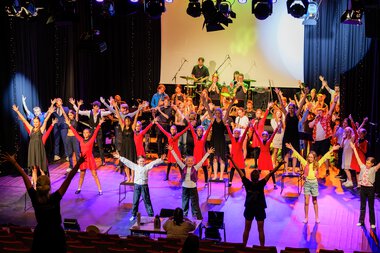 Jubileumsforestillingen Tilbakeblikk 1998-2024