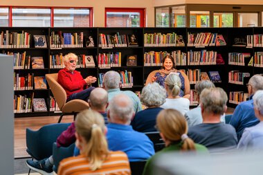Odd Karsten Tveit på biblioteket