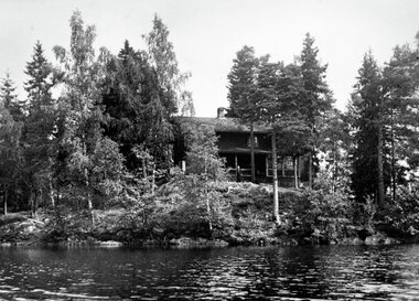 Huldreheim fotografert fra vannet